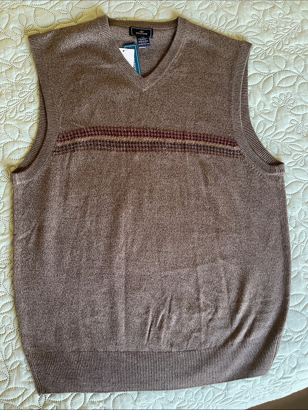 Docker’s Men’s Knit Vest light Brown Pattern across Chest Relaxed Fit Size Large
